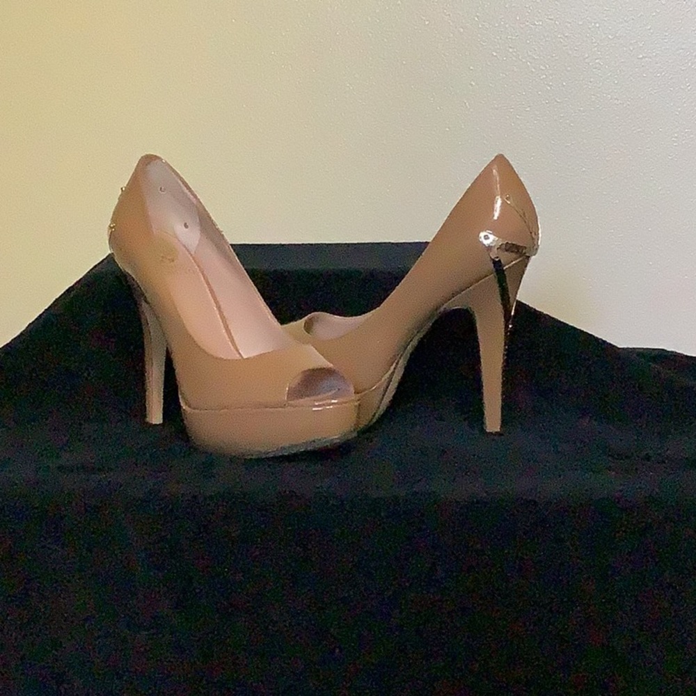 Size 8, VINCE CAMUTO Platform Heels